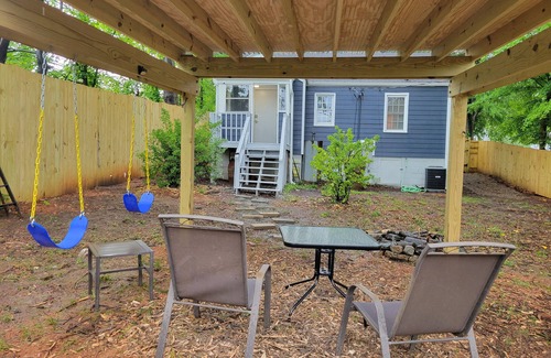 Greensboro House | Charming 2-bedroom bungalow in lovely Greensboro 4min walk to Collisuem
