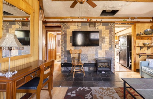 Pomeroy Cabin | Charming 2-bedroom Cottage,rural Southern Ohio. Porch & yard. Pet & kid friendly