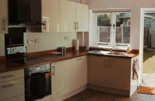 Sudbury House | Charming 2 Bedroom Cottage mid town on quiet road