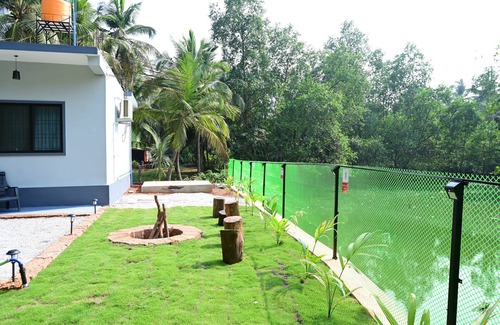 Honavar House | Charming 2-bedroom house with WiFi, AC in peaceful Kasarkoda, Honnavar