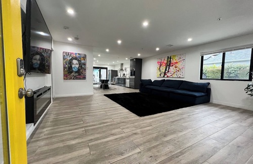North Central House | Charming 2-bedroom house in delightful Pasadena with AC