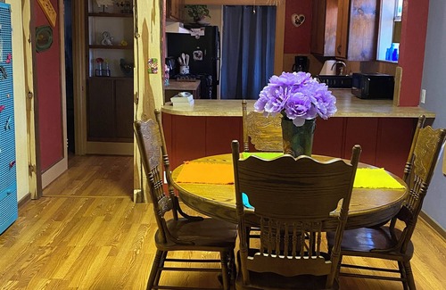 Coleman House | Charming 2-bedroom house in Coleman with AC and WiFi. Sleeps 7 & no pets.