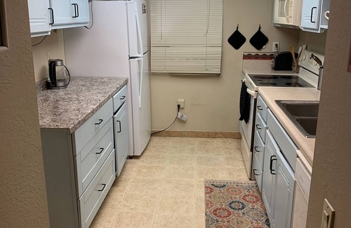 Green Valley Desert Meadows House | Charming 2-bedroom house in Green Valley with AC, WiFi, large backyard w/patio