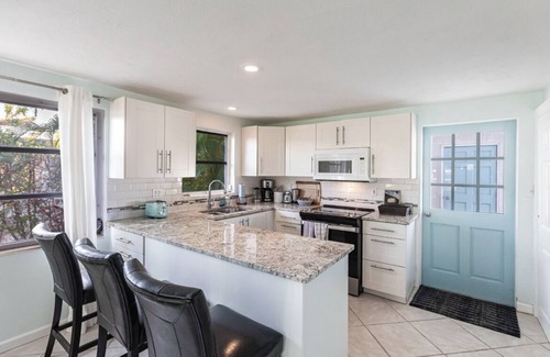 Longbeach Village House | Charming 2-bedroom house in gorgeous Longboat Key