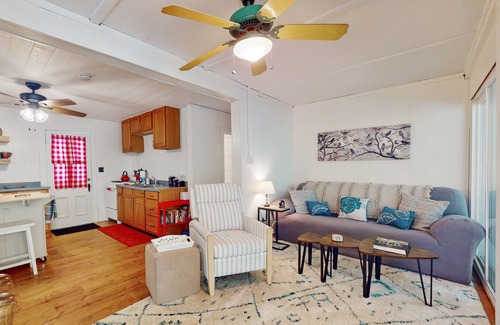 Franklin House | Charming 2BR Bungalow with stunning views and gas grill