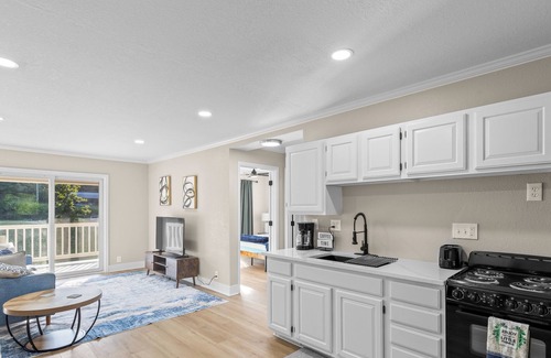 Edwards Apartment | Charming 2BR Lakefront Getaway - Dock Access+Views