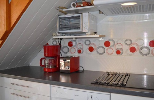 Narbonne-Plage House | Charming 2BR Mezzanine House, Pool, 700m from Beach, Sleeps 6, A/C, Garden Patio