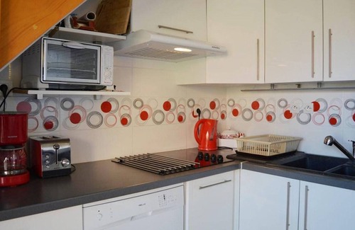 Narbonne-Plage House | Charming 2BR Mezzanine House, Pool, 700m from Beach, Sleeps 6, A/C, Garden Patio