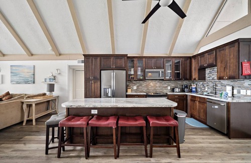 Galveston House | Charming 2nd Row Home with Ocean Views