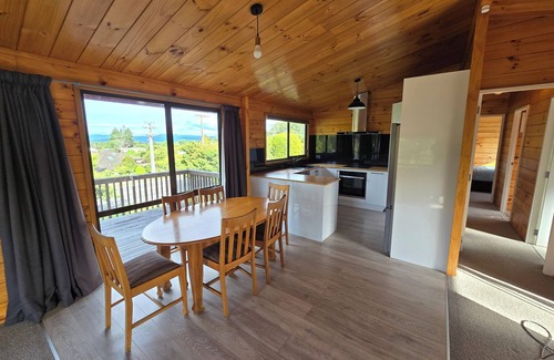 Pukehangi House | Charming 3-bedroom house, close to all amenities, Redwoods, city and attractions