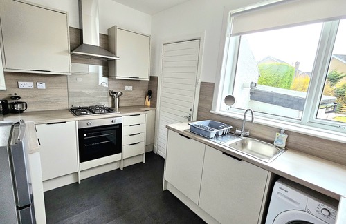 Glasgow House | Charming 3-Bed Oasis-free parking