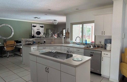 New Port Richey House | Charming 3-bedroom house with AC, WiFi in beautiful New Port Richey