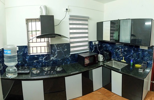 North Paravur Apartment | Charming 3-bedroom apartment with AC, WiFi in lovely Koonammavu