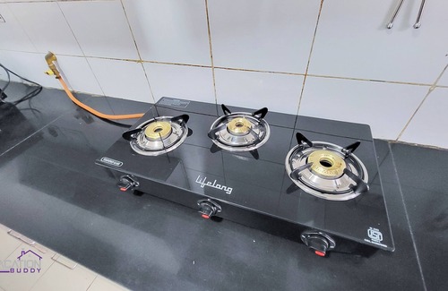 Vasant Kunj Apartment | Charming 3-bedroom apartment with WiFi, AC in vibrant New Delhi