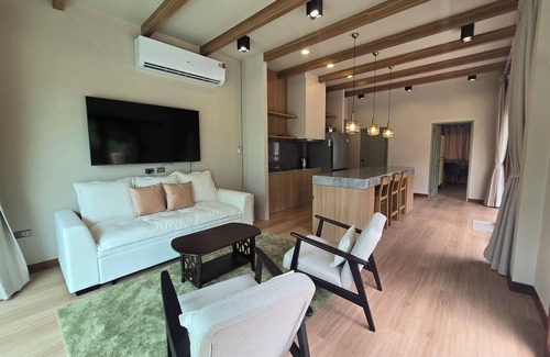 San Kamphaeng House | Charming 3-bedroom house with AC and WiFi in quaint Sankampang