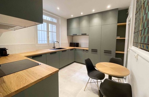 17th Arrondissement Apartment | Charming 3 bedroom Haussmannien apartment in Paris 17th district