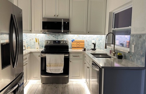 Northlakes House | Charming 3-bedroom house with AC, WiFi in North lakes Tampa