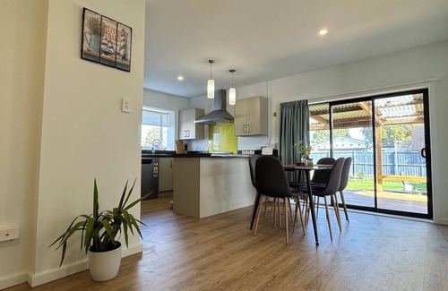 Hornby House | Charming 3-bedroom building in lovely Christchurch with AC, WiFi