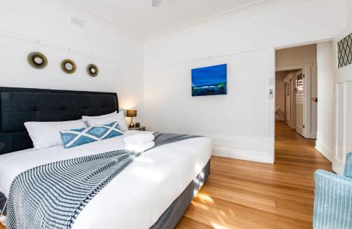 Saint Kilda South Apartment | Charming 3-Bedroom Retreat by St Kilda Gardens