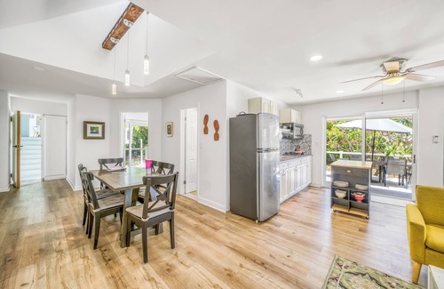 Freeport Apartment | Charming 3 Bedroom Suite 200 steps to Beach, car available