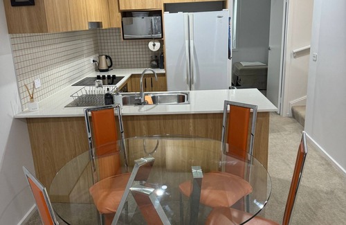 Wright House | Charming 3-bedroom townhome with WiFi and AC in Coombs