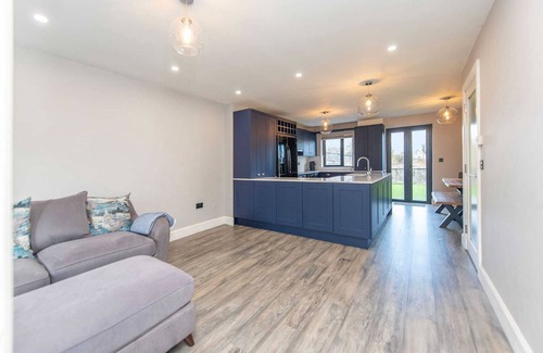 Barna House | Charming 3-bedroom townhome in quaint Bearna with WiFi