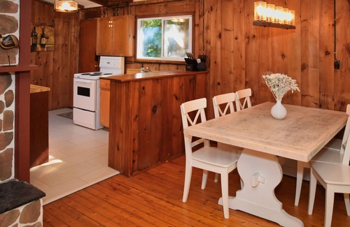 Huron-Kinloss Cottage | Charming 4-bed cottage by Lake Huron's sunsets.