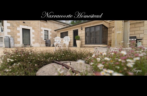 Naracoorte House | Charming 4-bedroom Historic Homestead with AC & 3 acres of gardens in Naracoorte