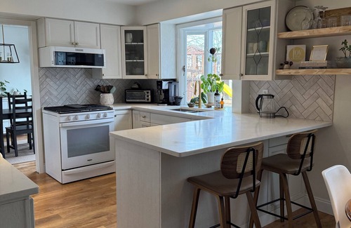 Smithers House | Charming 4 Bedroom House: Minutes from Downtown Smithers, Featuring a Hot Tub