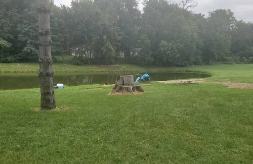 Springfield House | Charming 4-bedroom house with AC and WiFi in Springfield just outside city limit