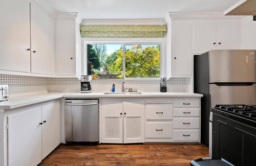 North Hollywood House | Charming 4bed 3bath piano home by Universal Studio & HW, lots of parking-10