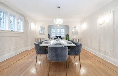 Forest Hill South Villa | Charming 5-Bedroom Forest Hill Home