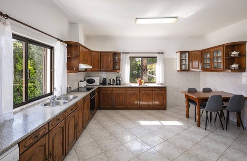 Poco Barreto Villa | Charming Algarve Villa | Villa Quinta Luz | 9 Bedrooms | Large Pool & Snooker.