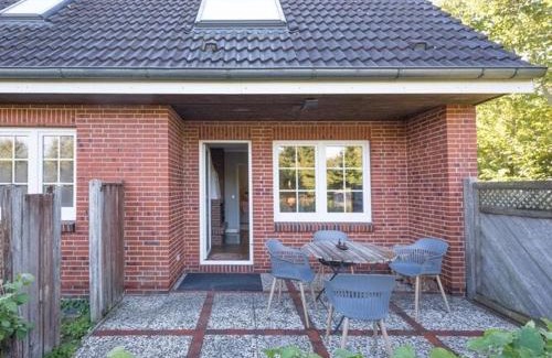 Aventoft Apartment | Charming and cozy holiday home with a fireplace