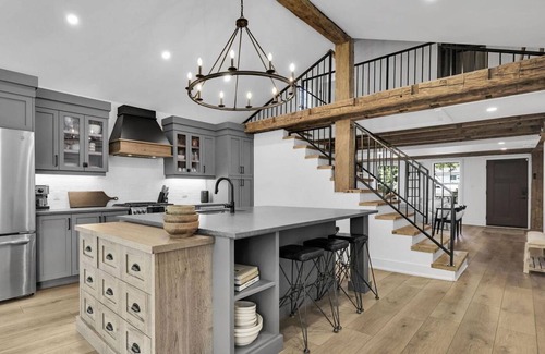 Sparta House | Charming and Rustic Farmhouse-style home in the heart of Sparta, ON