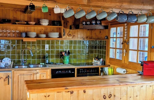 Chandolin Ski Chalet | Charming authentic and warm chalet with 4 bedrooms – Ideal for 6 people.This chalet combines comfort