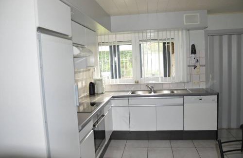 Opglabbeek House | Charming Belgian Getaway, vakantiewoning in Oudsbergen - 3 Bedrooms Garden