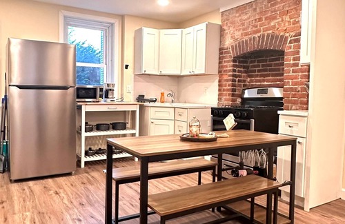 Bayonne House | Charming Brick Row House close to NYC