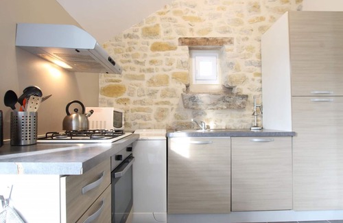 Sainte-Marie-du-Mont Cottage | Charming Countryside Cottage: Garden, BBQ, Near Utah Beach, Family-Friendly with Modern Amenities