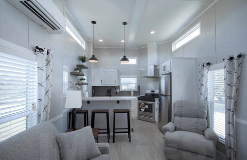 Hamilton Cabin | Charming cabin 14 in Hamilton with AC - perfect for a cozy getaway