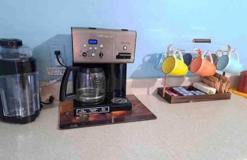 Southside House | Charming Colonial Home Near Major Hospitals.