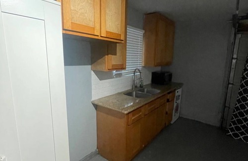 Downtown Los Angeles Apartment | Charming Converted Garage Studio in the Heart of Downtown LA