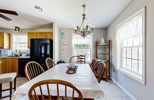 Five Islands House | Charming cottage near the beach with balcony, deck, grill, fireplace - dogs OK