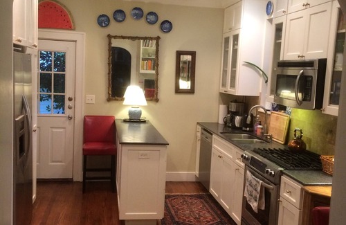 West Campus Cottage | Charming Cottage near UT