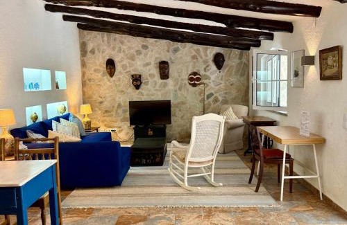 Charneca House | Charming cottage, pool & garden by Guincho beach
