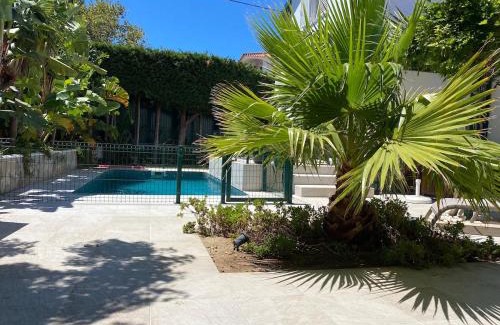 Charneca House | Charming cottage, pool & garden by Guincho beach