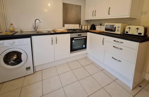 Dowlais House | Charming Cottage style 3 bedroom property