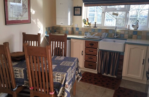 Hoarwithy Cottage | Charming Cottage With Stunning Views Over Wye Valley, perfect for Wye fishermen