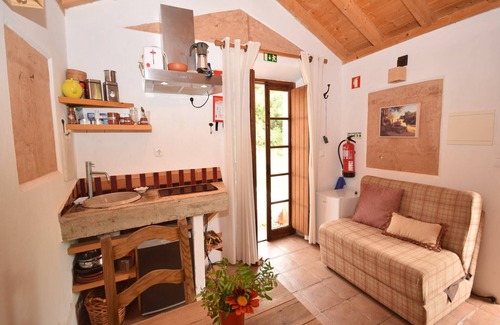 Troviscais Cottage | Charming Cottage with Garden