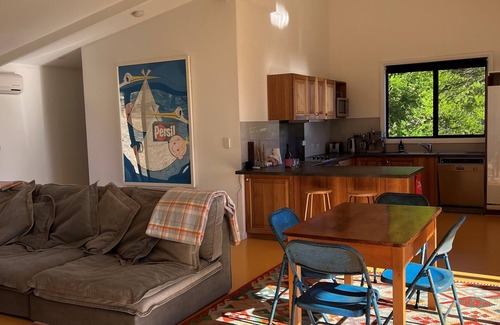 Dennes Point House | Charming Dennes Point house close to the beach